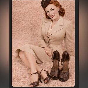 VTG 1940s or 50s Alligator Pumps Brown Leather Women